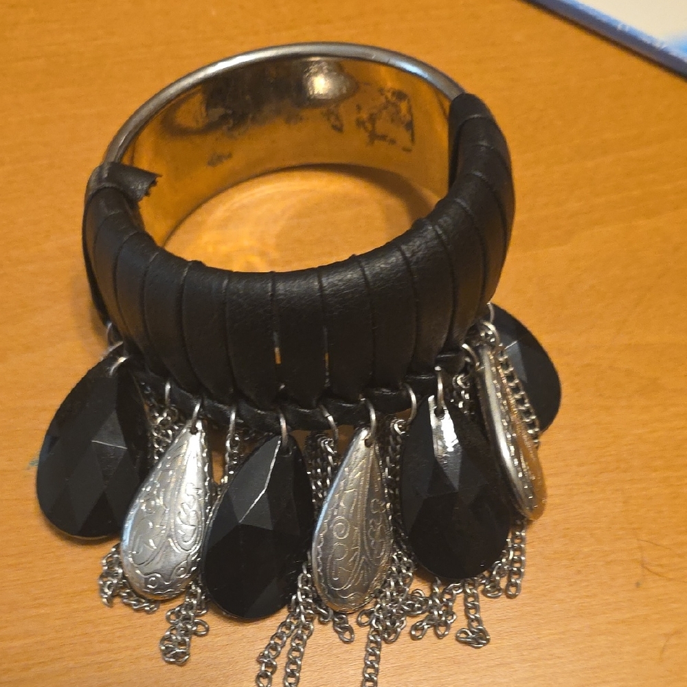 Elegant Black and Silver Bracelet